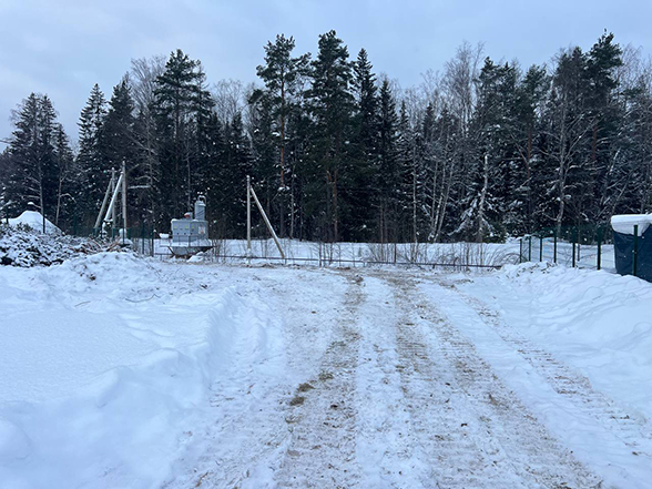 Укрепление берега ручья и устройство подпорной стены из ПВХ шпунта