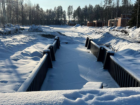 Шлюз судоходного канала